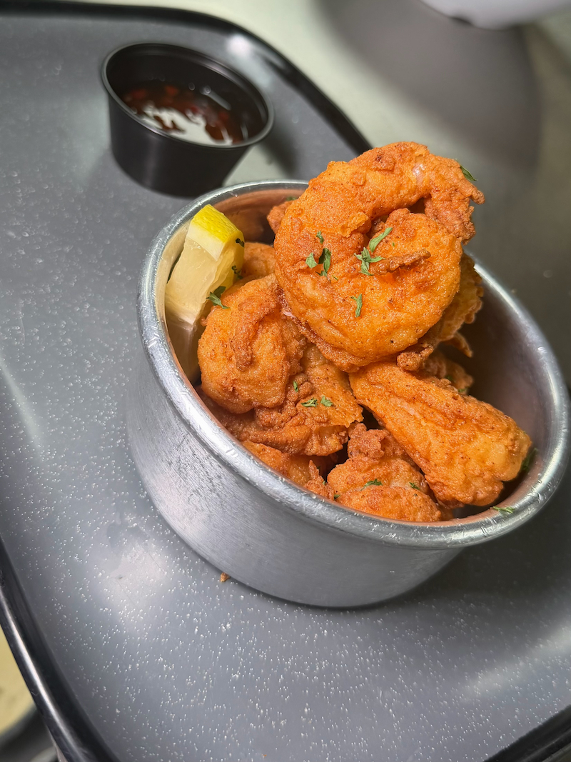 Golden fried shrimp with lemon and dipping sauce
