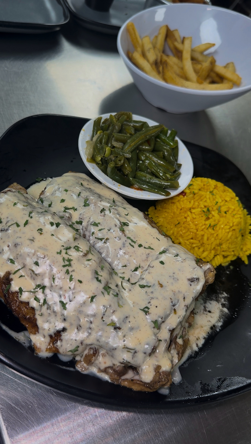 Smothered meat with yellow rice and green beans